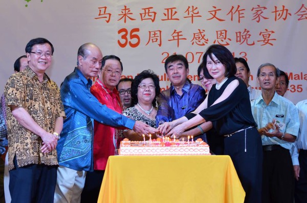 1185737_551333471586490_644786878_n